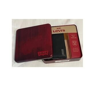 NWT Levi's Black Leather Wallet Credit Card Magnetic Clip ID Sleeve